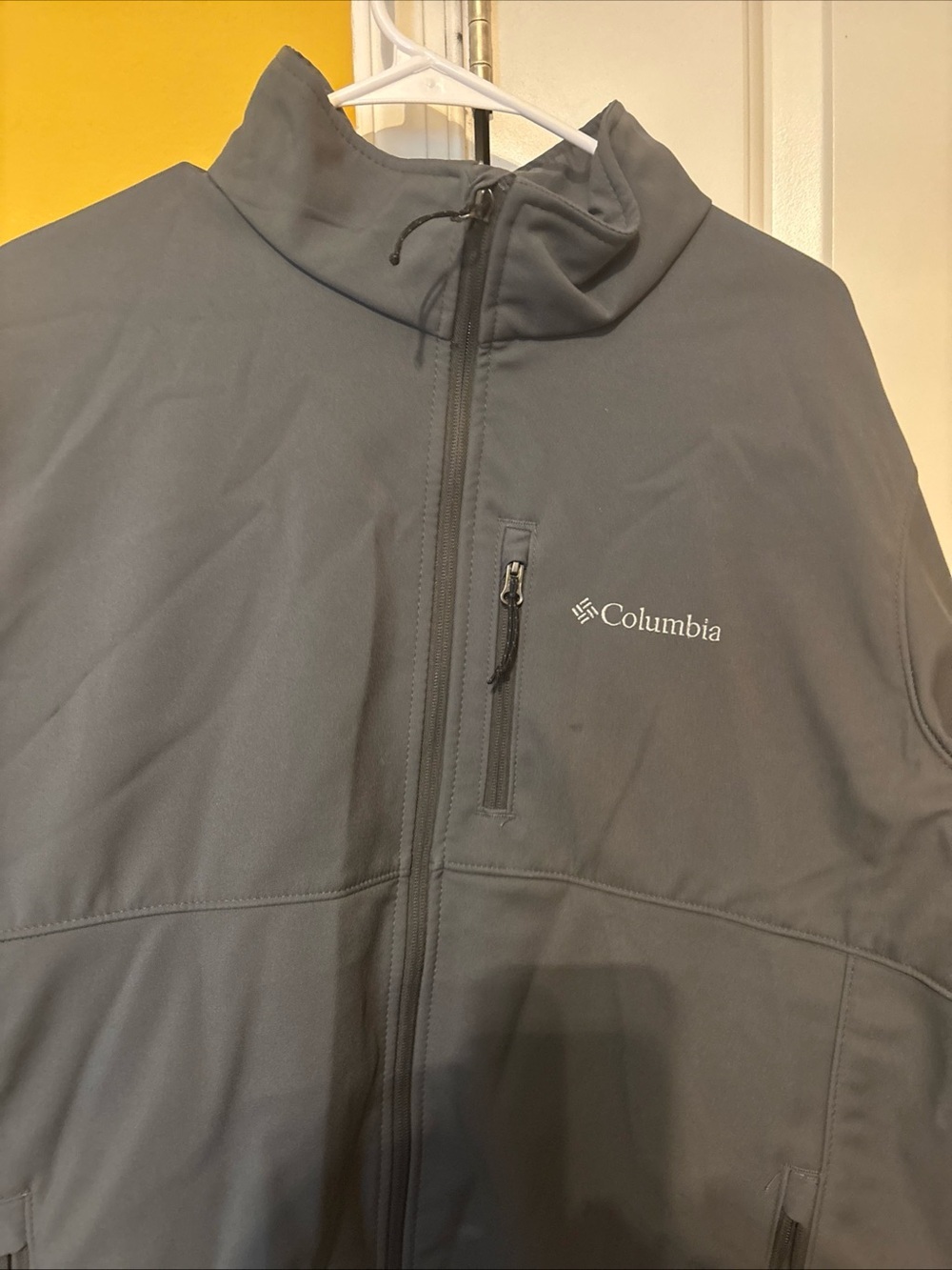 Columbia Men's Dark Gray Softshell Performance Jacket with Hood - Picture 2 of 2